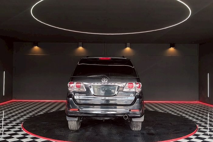 TOYOTA 4WD 2012 3.0V AT FORTUNER BLACK  2973 full