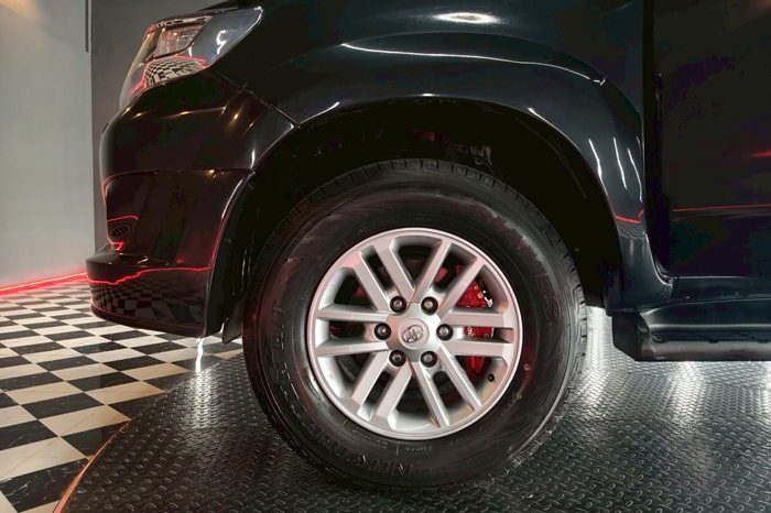 TOYOTA 4WD 2012 3.0V AT FORTUNER BLACK  2973 full