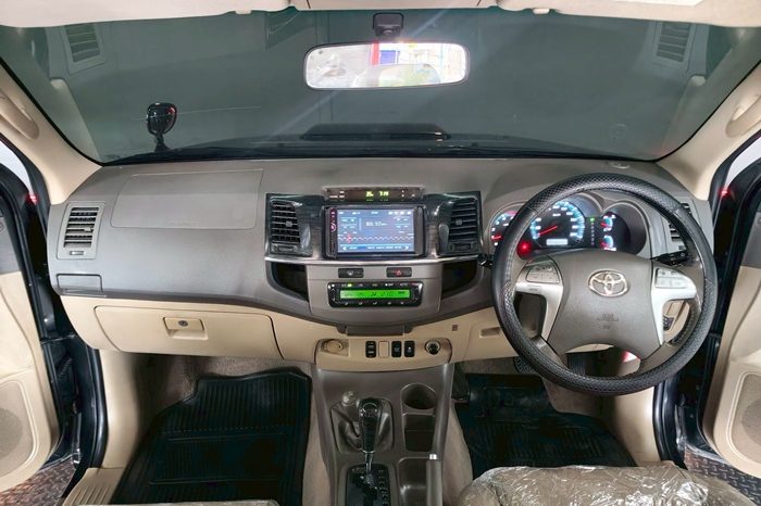 TOYOTA 4WD 2012 3.0V AT FORTUNER BLACK  2973 full
