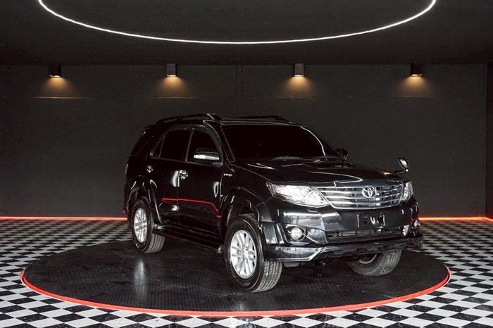 TOYOTA 4WD 2012 3.0V AT FORTUNER BLACK  2973 full