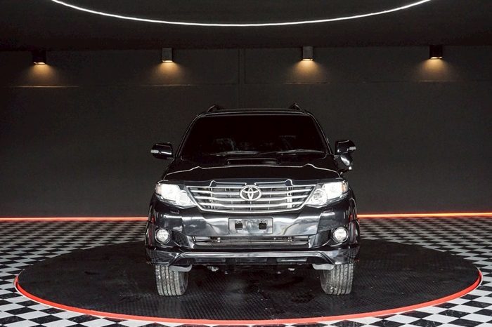 TOYOTA 4WD 2012 3.0V AT FORTUNER BLACK  2973 full