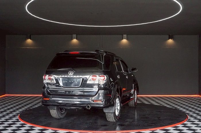 TOYOTA 4WD 2012 3.0V AT FORTUNER BLACK  2973 full