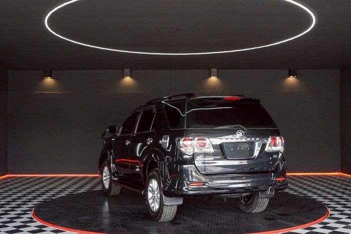 TOYOTA 4WD 2012 3.0V AT FORTUNER BLACK  2973 full