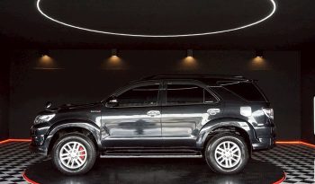 TOYOTA 4WD 2012 3.0V AT FORTUNER BLACK  2973 full