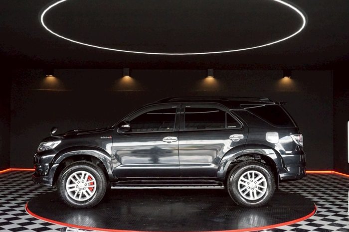 TOYOTA 4WD 2012 3.0V AT FORTUNER BLACK  2973 full