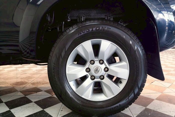 VIGO 4WD 2012 3.0G MT SMART CAB SILVER  3237 full