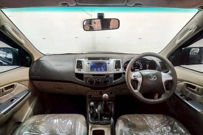 VIGO 4WD 2012 3.0G MT SMART CAB SILVER  3237 full