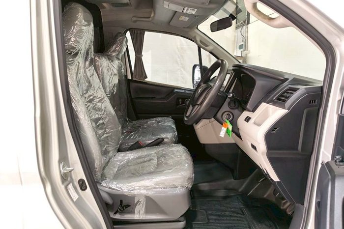 TOYOTA 2020 2WD 2.8 MT COMMUTER SILVER  1371 full