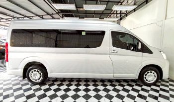 TOYOTA 2020 2WD 2.8 MT COMMUTER SILVER  1371 full