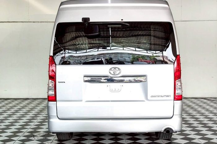 TOYOTA 2020 2WD 2.8 MT COMMUTER SILVER  1371 full