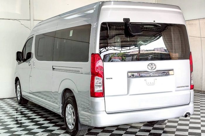 TOYOTA 2020 2WD 2.8 MT COMMUTER SILVER  1371 full