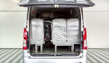 TOYOTA 2020 2WD 2.8 MT COMMUTER SILVER  1371 full