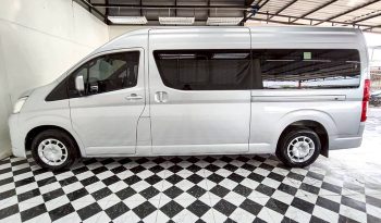 TOYOTA 2020 2WD 2.8 MT COMMUTER SILVER  1371 full