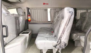 TOYOTA 2020 2WD 2.8 MT COMMUTER SILVER  1371 full