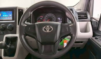 TOYOTA 2020 2WD 2.8 MT COMMUTER SILVER  1371 full