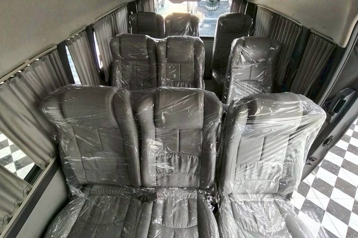 TOYOTA 2020 2WD 2.8 MT COMMUTER SILVER  1371 full