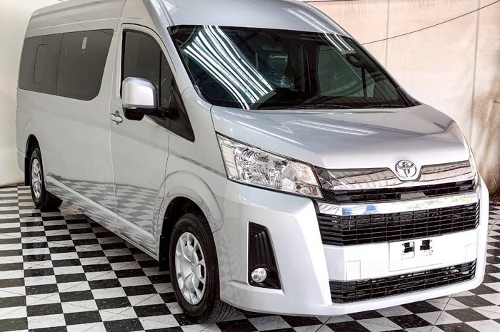 TOYOTA 2020 2WD 2.8 MT COMMUTER SILVER  1371 full