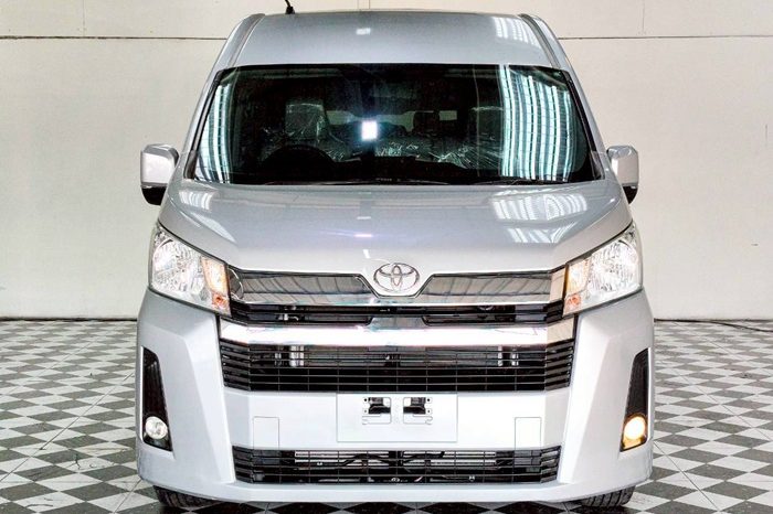 TOYOTA 2020 2WD 2.8 MT COMMUTER SILVER  1371 full