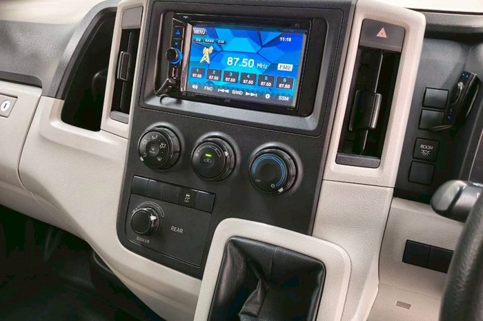 TOYOTA 2020 2WD 2.8 MT COMMUTER SILVER  1371 full