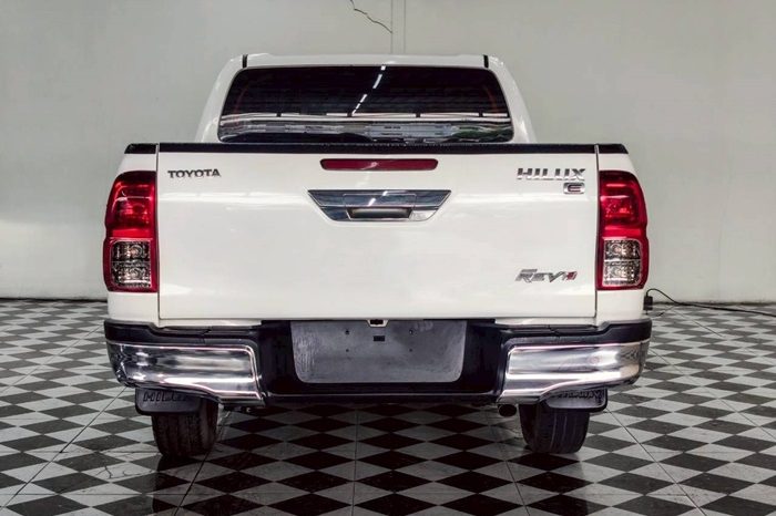 REVO 2WD 2018 2.4E MT DOUBLE CAB WHITE  4010 full