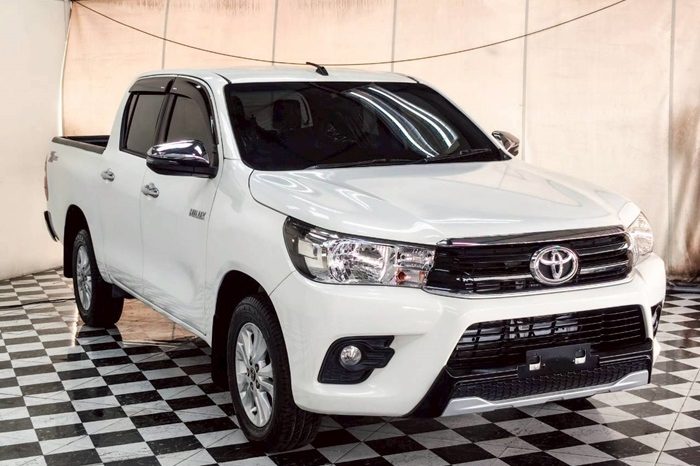 REVO 2WD 2018 2.4E MT DOUBLE CAB WHITE  4010 full