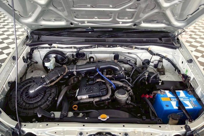 VIGO 2WD 2014 2.7E MT DOUBLE CAB SILVER  4177 full