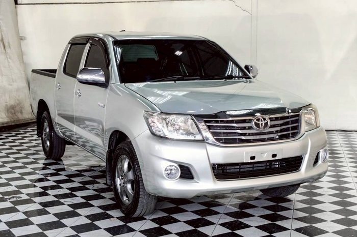 VIGO 2WD 2014 2.7E MT DOUBLE CAB SILVER  4177 full