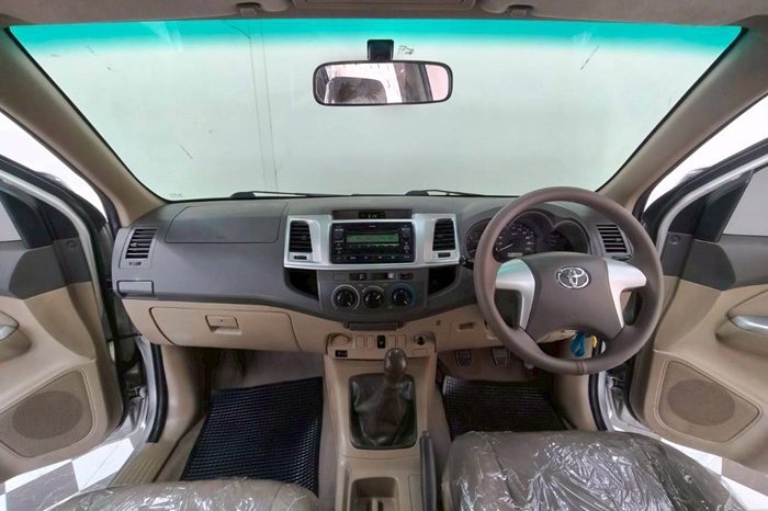 VIGO 2WD 2014 2.7E MT DOUBLE CAB SILVER  4177 full