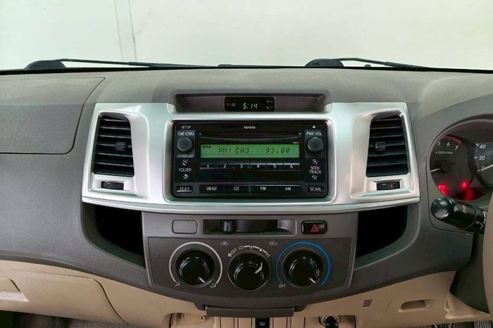 VIGO 2WD 2014 2.7E MT DOUBLE CAB SILVER  4177 full