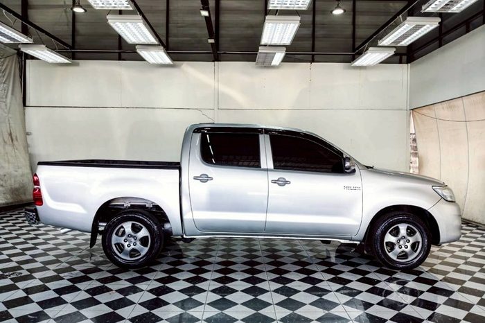 VIGO 2WD 2014 2.7E MT DOUBLE CAB SILVER  4177 full