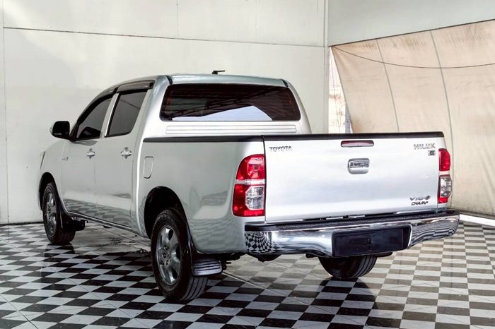 VIGO 2WD 2014 2.7E MT DOUBLE CAB SILVER  4177 full