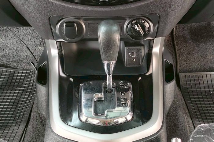 NISSAN 2020 4WD 2.5 AT DOUBLE CAB SILVER  4313 full