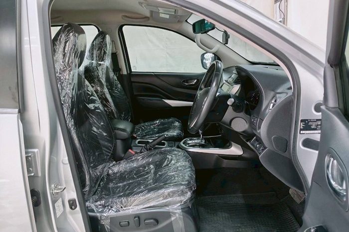 NISSAN 2020 4WD 2.5 AT DOUBLE CAB SILVER  4313 full