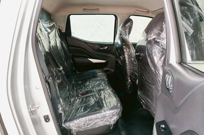 NISSAN 2020 4WD 2.5 AT DOUBLE CAB SILVER  4313 full