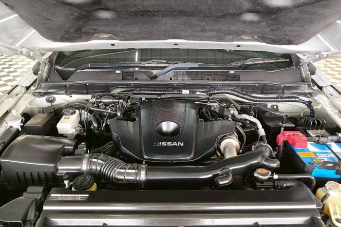 NISSAN 2020 4WD 2.5 AT DOUBLE CAB SILVER  4313 full