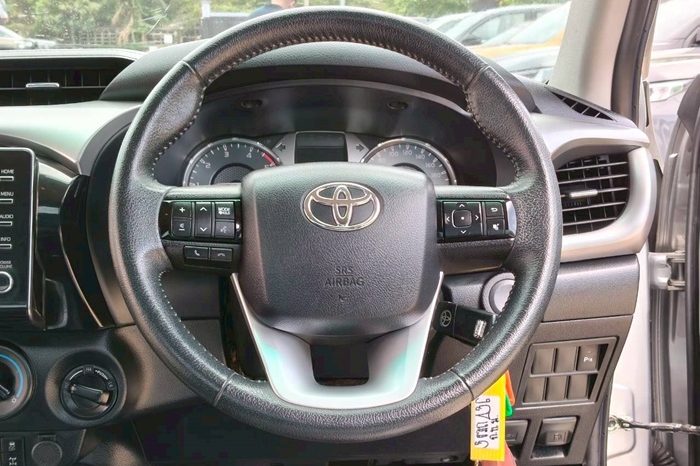 REVO 4WD 2022 2.4MID MT SMART CAB SILVER  436 full