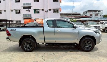 REVO 4WD 2022 2.4MID MT SMART CAB SILVER  436 full