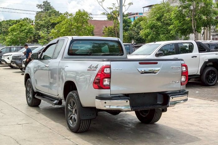 REVO 4WD 2022 2.4MID MT SMART CAB SILVER  436 full