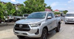 REVO 4WD 2022 2.4MID MT SMART CAB SILVER  436