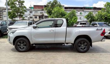 REVO 4WD 2022 2.4MID MT SMART CAB SILVER  436 full