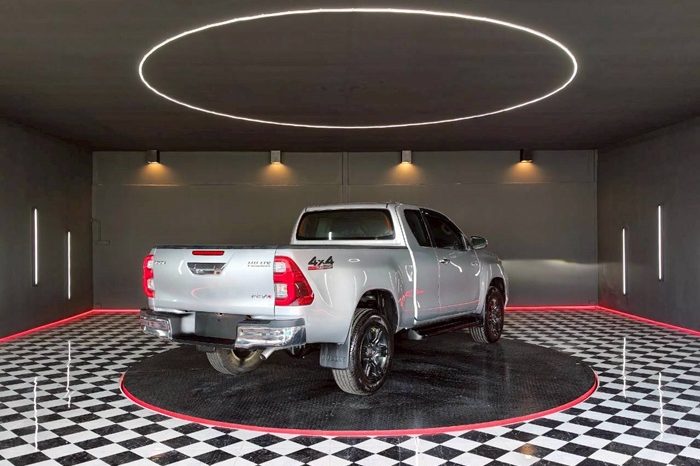 REVO 4WD 2022 2.4MID MT SMART CAB SILVER  436 full