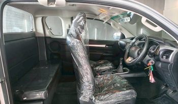 REVO 4WD 2022 2.4MID MT SMART CAB SILVER  436 full