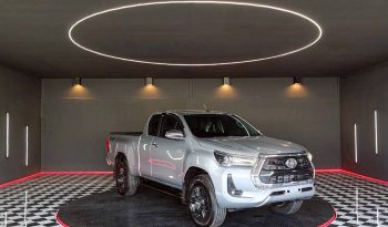 REVO 4WD 2022 2.4MID MT SMART CAB SILVER  436 full