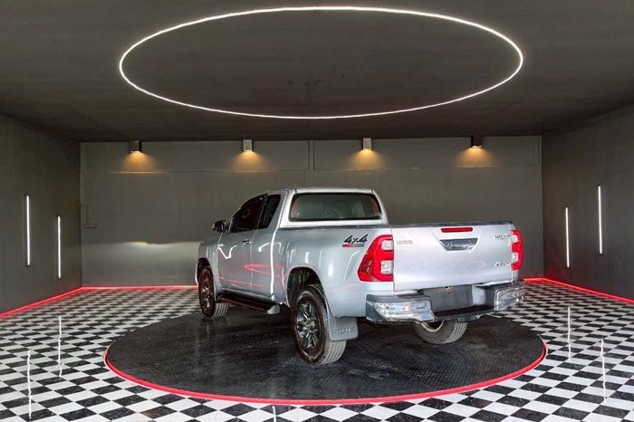 REVO 4WD 2022 2.4MID MT SMART CAB SILVER  436 full