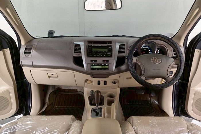 TOYOTA 4WD 2005 2.7V AT FORTUNER BLACK  4390 full