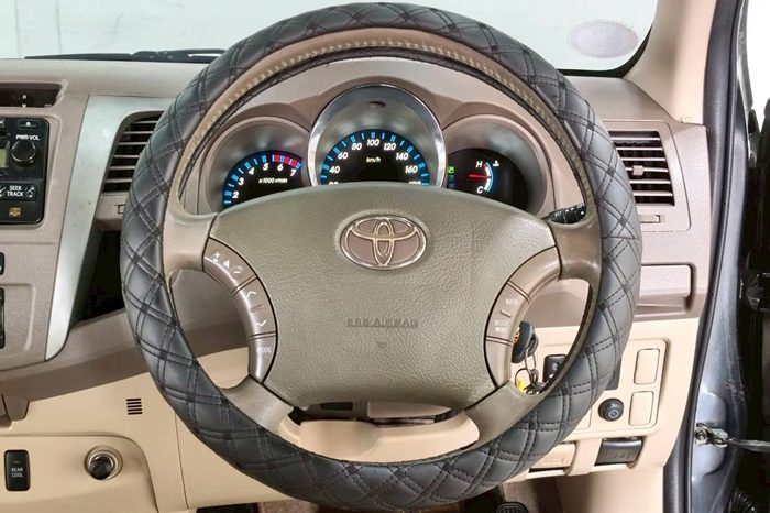 TOYOTA 4WD 2005 2.7V AT FORTUNER BLACK  4390 full
