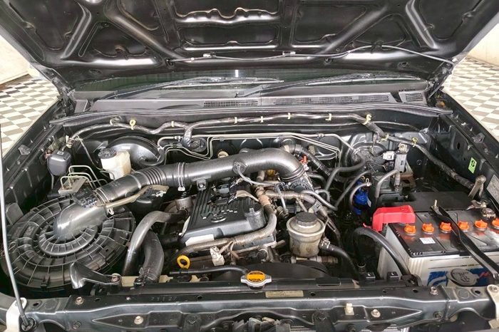 TOYOTA 4WD 2005 2.7V AT FORTUNER BLACK  4390 full