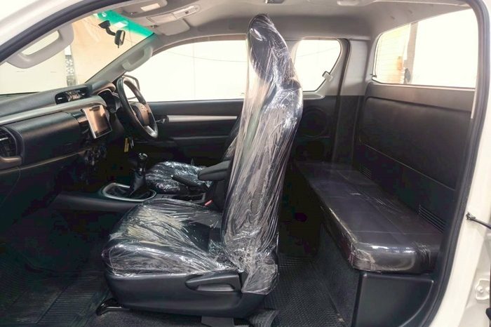 REVO 4WD 2019 2.4E MT SMART CAB WHITE  4903 full