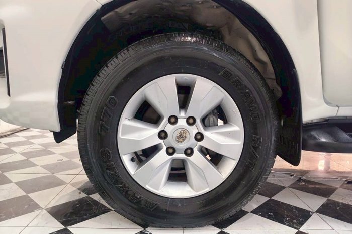 REVO 4WD 2019 2.4E MT SMART CAB WHITE  4903 full