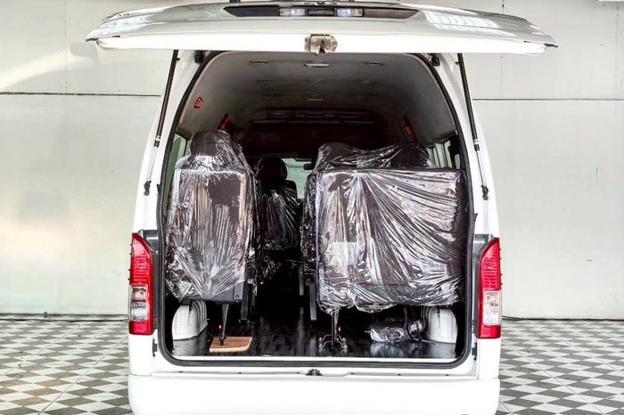 TOYOTA 2WD 2019 2.7 MT COMMUTER WHITE  4922 full